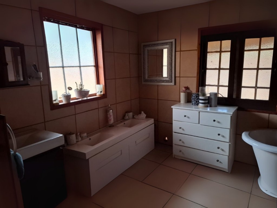 4 Bedroom Property for Sale in Bloemfontein Rural Free State